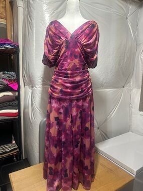 Elegant Pink Floral V-Neck Maxi Dress